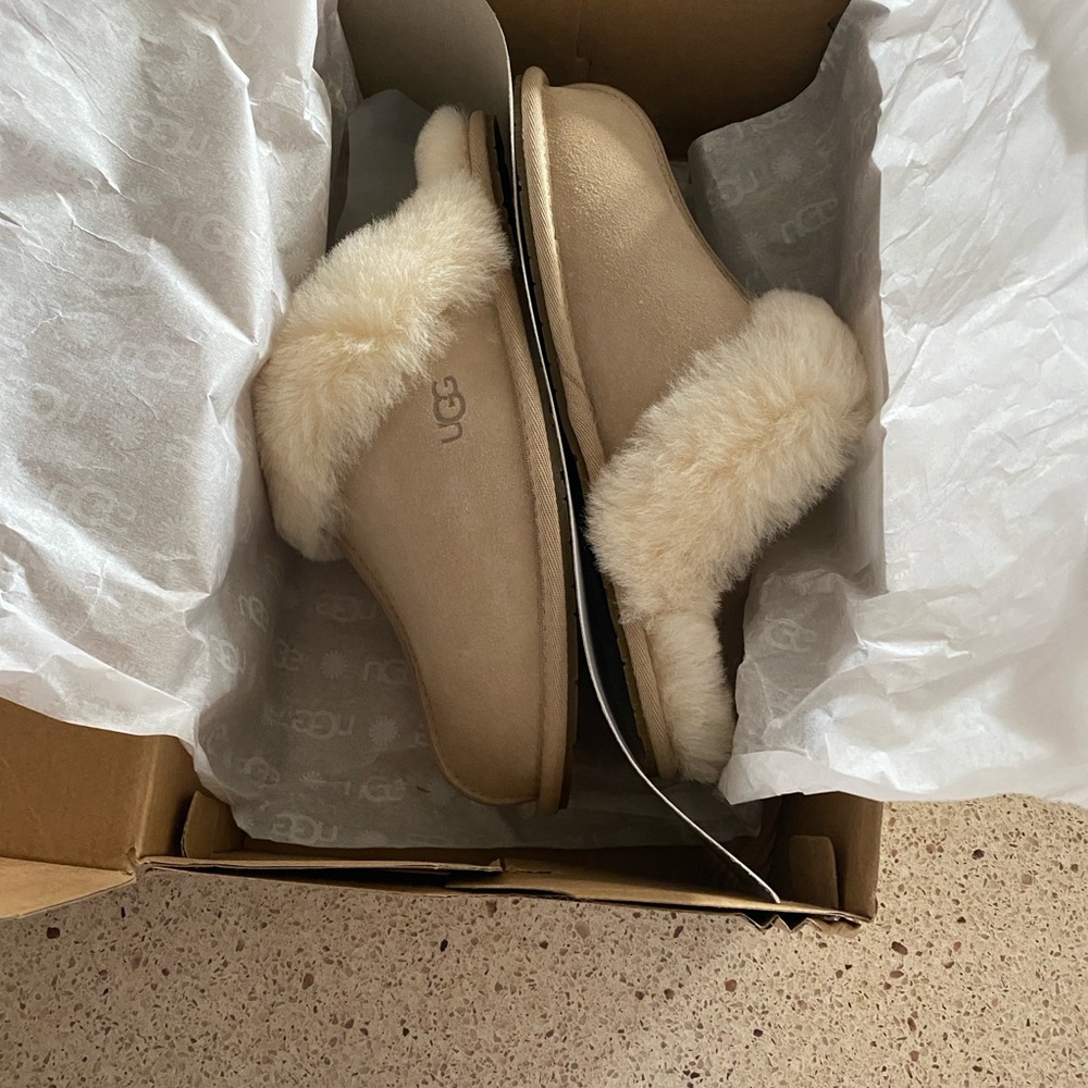 NWT UGG Beige Fluffy Slippers W SCUFFETTE II - Picture 7 of 8
